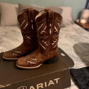 Women’s ARIAT boots. Brand new in box Sz 7 M